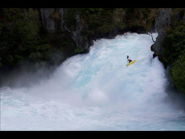 Kayaking Huka Falls- High Water Descent 2011