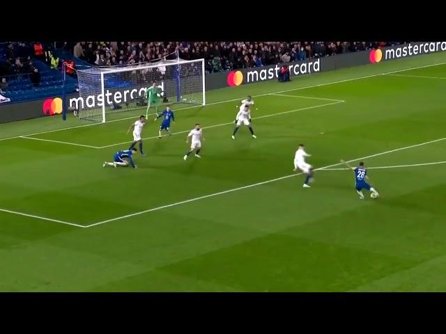 Courtois unbelievable save to deny Azpilicueta fabulous shot.