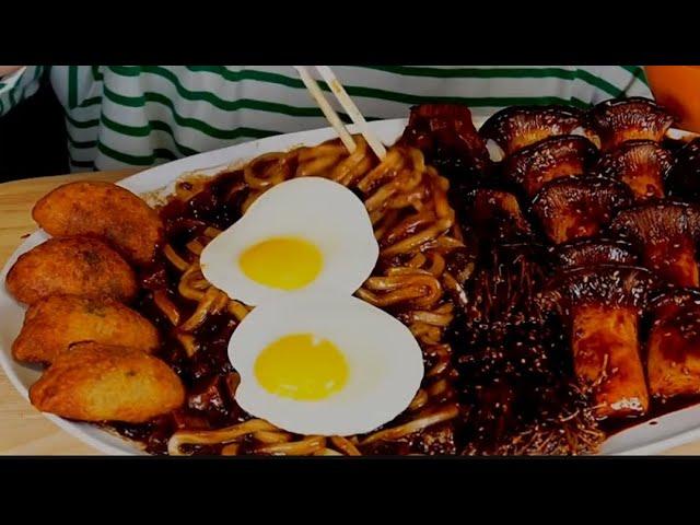 MUKBANG!!MIE PEDAS HITAM DENGAN JAMUR PEDAS HITAM