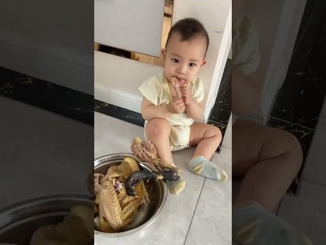 I don't usually let you go hungry, do I Your dad bought this to serve guests#funny#Cutebaby