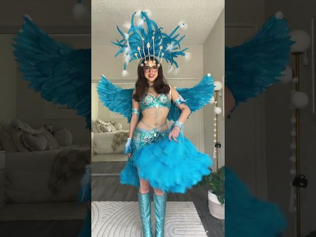 I added tail feathers to my Rio costume!!