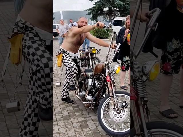 Крутой запуск Harley-Davidson с кик-стартера! Юра и его чоппер в стиле Old School.