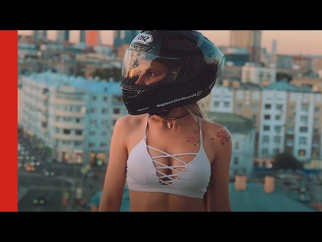 Biker Babe Proaktivnaya + Triumph Street Triple Motorcycle