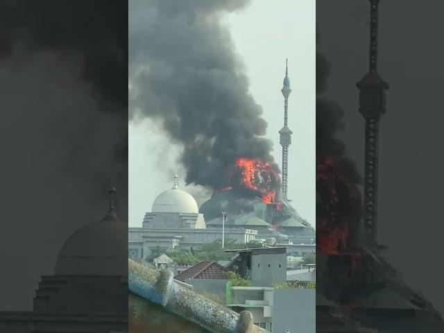 Kubah Masjid Jakarta ISLAMIC CENTER Jakarta Utara terbakar