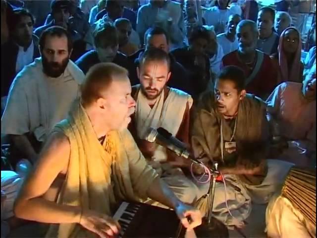 Hare Krsna Kirtan At Sri Vrindavan Dham w/ Aindra Prabhu ep1