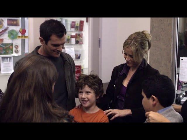 Modern Family 1x09 - Luke's birthday at the hospital