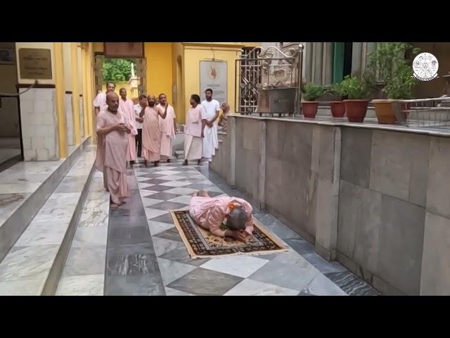 Srila Gurudev returned to Kolkata (Bagbazar Gaudiya Math) from London(UK) || #prabhupad150 #gaudiya