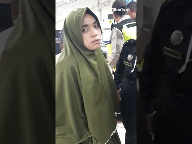 Berkedok Gunakan Hijab dan Cadar, Diduga Copet di Masjid Al Jabbar