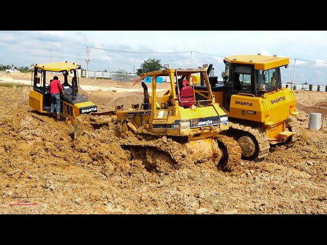 amazing komatsu bulldozer stuck deep in mud recovery with bulldozer shantui