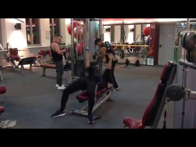 Funny Gym Video : How a Guy Making Workout in the gym with lot of fun