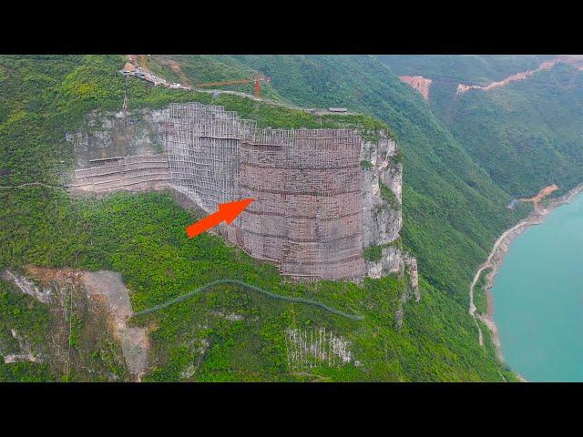 What are Chinese Engineers doing with this mountain? Construction techniques are on another level.