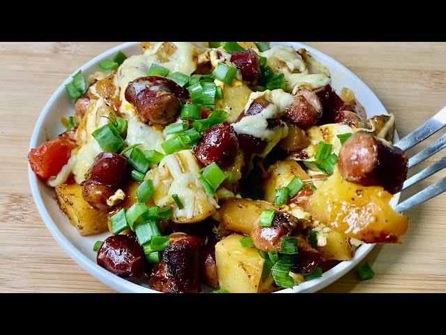 Baked potatoes with sausage. Easy and delicious! Country potatoes with sausage and cheese.