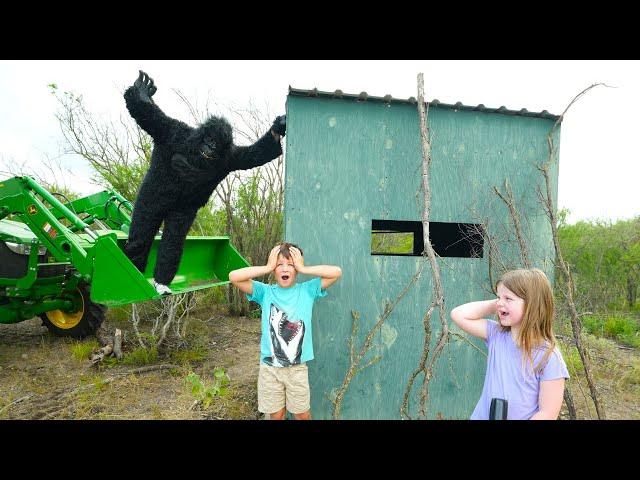 Finding an Abandoned House Full of Treasure | Tractors for kids