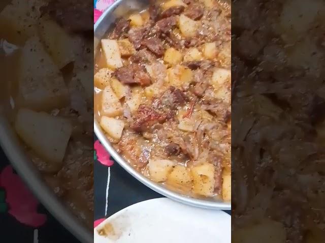 لحمه بالبصل مع البطاطس والأرز الابيض طريقه مختلفه  وطعم مش حكايه تا حكايات  كامل علي القناه #sweet