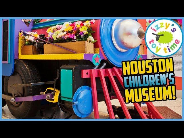 Izzy's Toy Time Learns at the HOUSTON CHILDREN'S MUSEUM! Fun Family Play Place Trip!