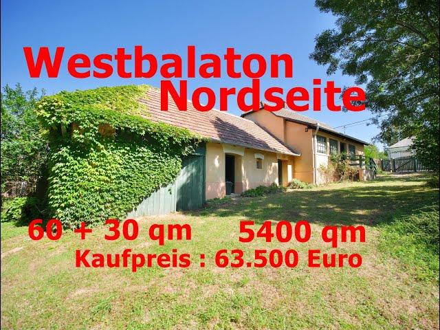 Ungarn Balaton Nordseite West Haus mit Gaestewohnung