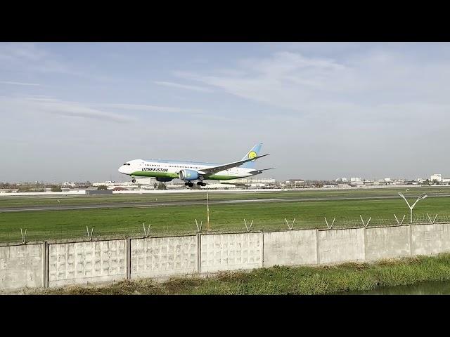 Uzbekistan Airways Boeing 787-800