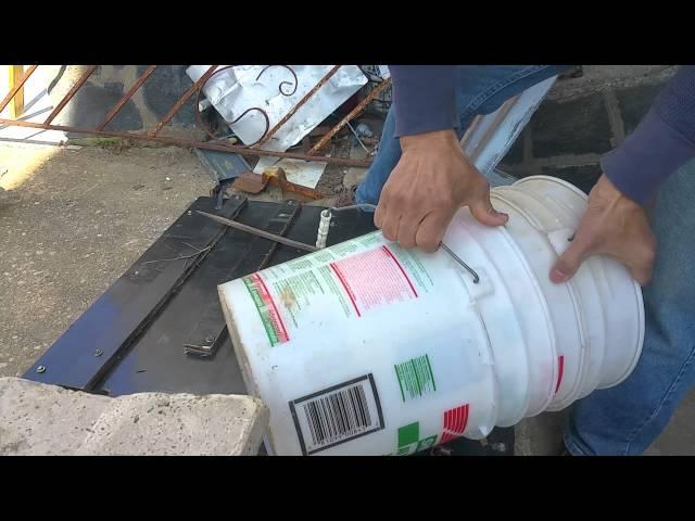 How to separate two 5 gallon buckets JUST a screwdriver NO AIR needed