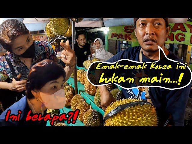 Ibu rumah tangga Korea lvl.100 ketemu penjual durian di pinggir jalan!