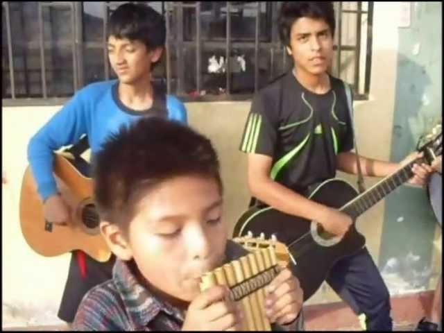 NIÑO GENIO TOCANDO EL CÓNDOR PASA