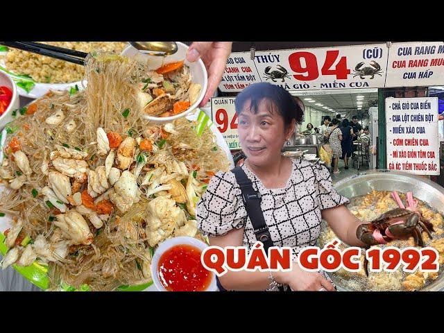 Quán Miến Cua 94 vẫn đông nườm nượp khách nhờ BÍ QUYẾT XÀO MIẾN KHÔNG CẦN DẦU MỠ dù đổi chỗ bán