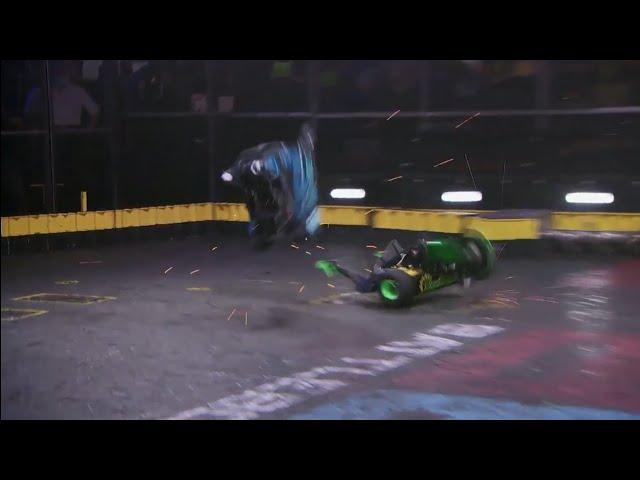 Sawblaze vs Riptide, BattleBots 2021