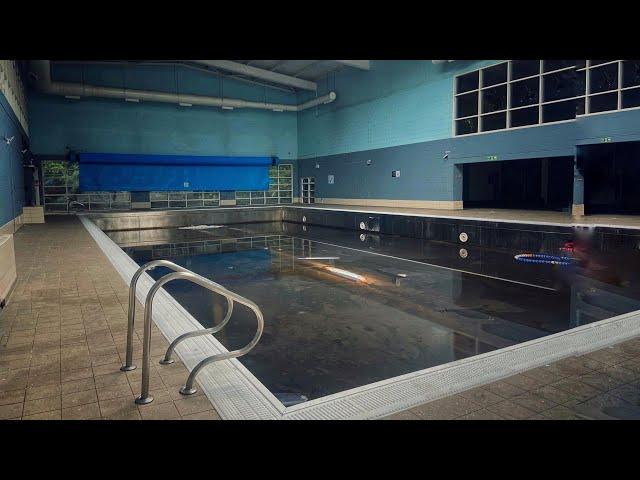 Abandoned Swimming Complex - smells so bad !!!!