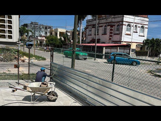 Así VA mi CASA en CUBA. PONIENDO PRIVACIDAD. Me TRAEN las TIRILLAS de LAJÓN. NUEVAS LUCES SOLARES