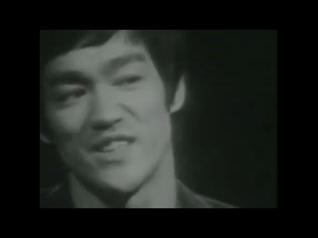 Bruce lee Empty your mind be Formless Shapeless like a water @GROWMIND Subscribe now