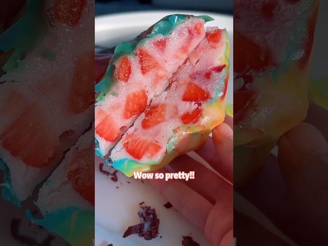 Viral strawberry clusters with fruit roll-ups 