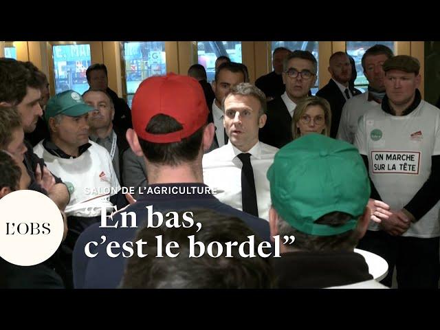 Emmanuel Macron débat avec des agriculteurs en colère au Salon de l'Agriculture