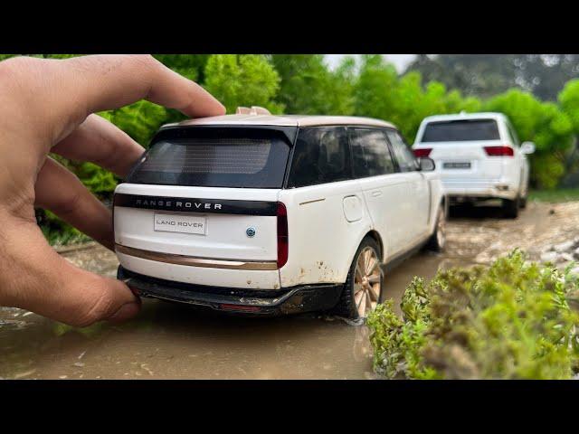 Mini Range Rover v Toyota Land Cruise 300 Luxury SUVs Off-roading | 1:18 Scale Diecast Model Cars