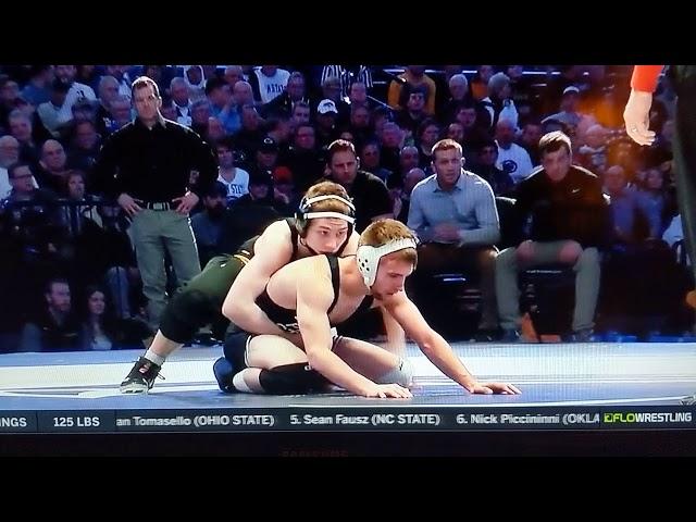 Spencer Lee (Iowa) vs Carson Kuhn (Penn State) 2/10/2018