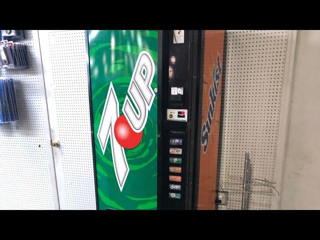 [VM] Slim and Cheap Dixie Narco 7UP/Sunkist Drink Vending Machine Demonstration