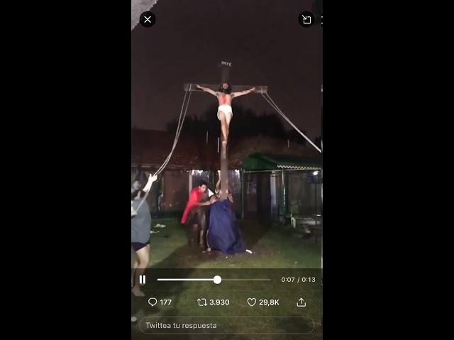 Jesus se cae de la cruz duro como infancia en siria