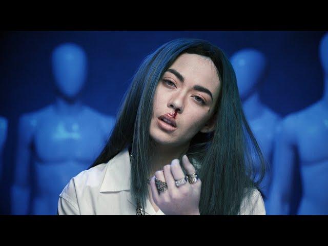 Billie Eilish - (Kekeyi) Bukan Boneka