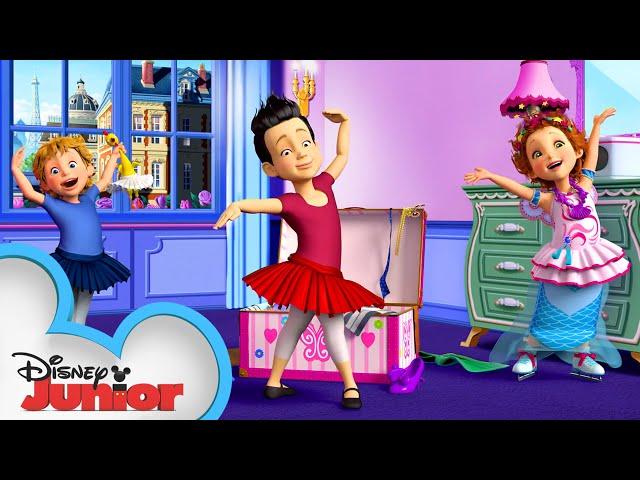 Nancy Plays Dress Up  | Fancy Nancy | Disney Junior