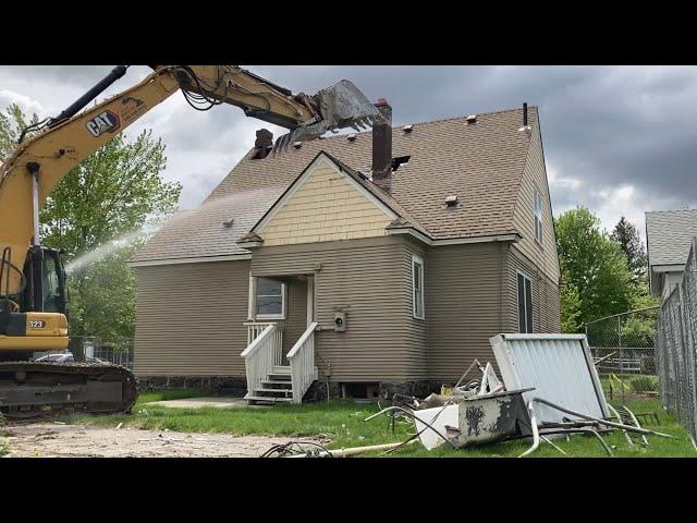 Nice little house demolished by a nice little excavator