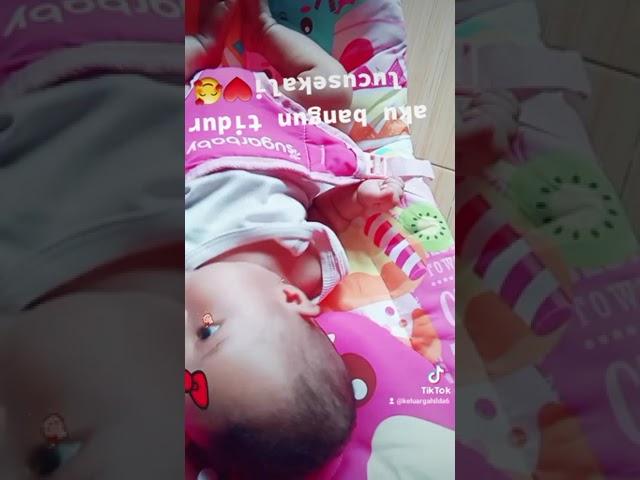 ponakan tante yg comel makin aktif pintar