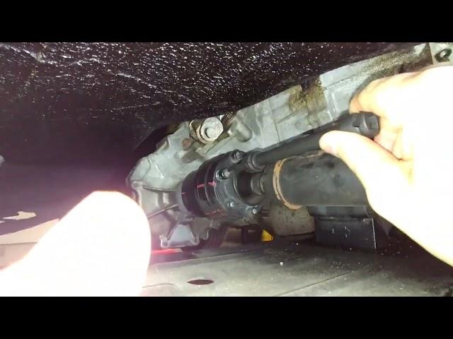 2006 Suzuki Grand Vitara Transfer Case Input Seal Replacement