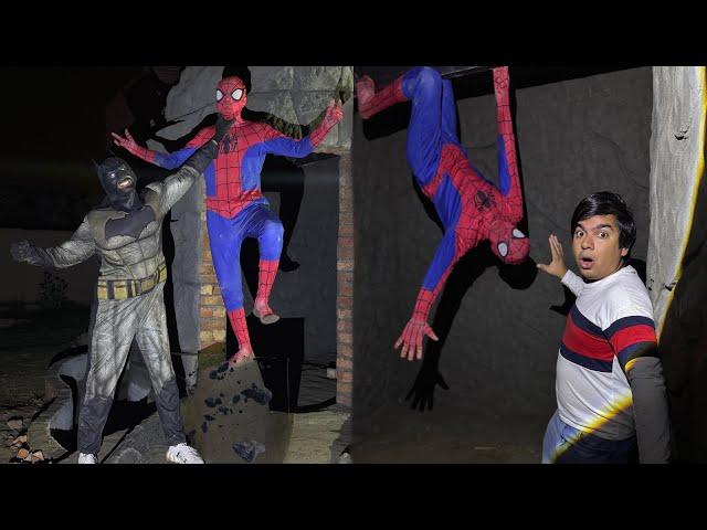 Spider-Man vs Bat-Man Fighting  in My Zoo