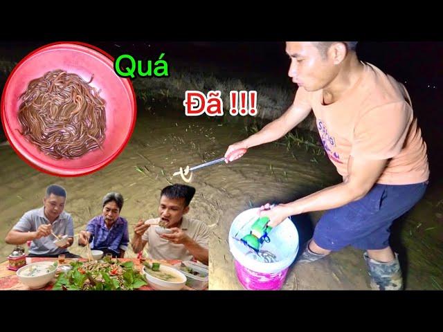 Vượt 15 Cây Số Đi Gắp Lươn Đầu Mùa Và Món Lươn Xào Hoa Chuối Cực Ngon | HUY ANH TV