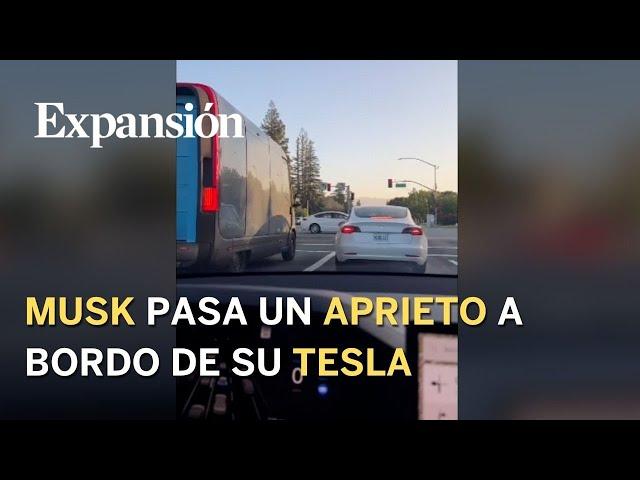 Elon Musk enseña en directo el nuevo sistema de conducción autónoma de Tesla y falla