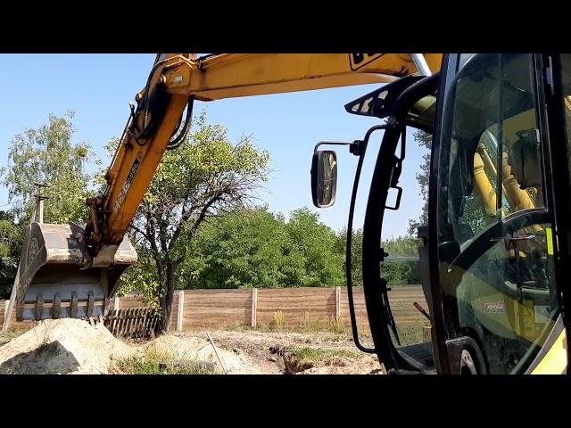 JCB JS220LC The JCB 220's engine ISUZU 4HK1 common rail is running correct