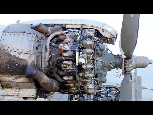 Great OLD PROPELLER Airplane Engines Cold Starting up and Heavy Sound 2