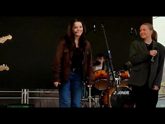 VICTORIA JUNCA, Guitarrista.en THE BASEMENT  Alemania.