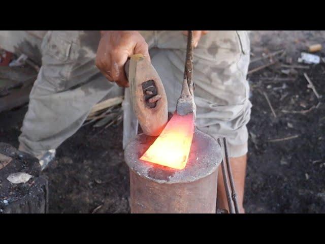 Blacksmithing - Forging The Axe From Broken Axe