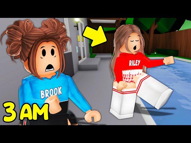 I CAUGHT My Sister SLEEPWALKING At 3AM in Roblox Snapchat!