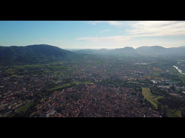 【4K】Lucca (Toscana) in Italy by drone !!!!!