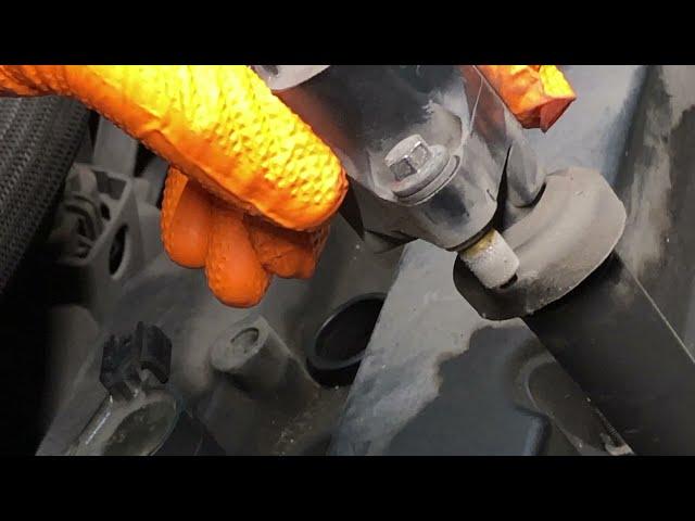 2001 Ford Escape 3.0L V6:  Ignition coil hold-down bolt issue (spinning in the plastic valve covers)